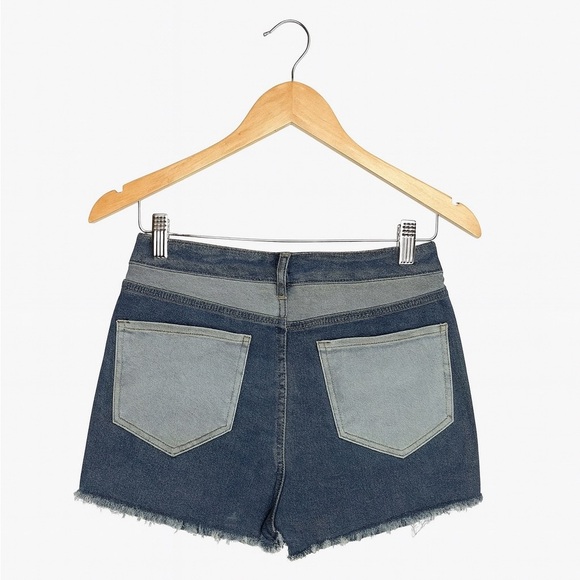 Junior’s NEW SO patchwork high rise shortie shorts. Sz 3. 26” waist, 2.5 Inseam - Picture 2 of 2